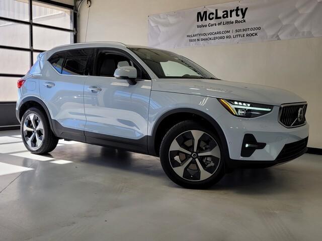 new 2025 Volvo XC40 car, priced at $47,695