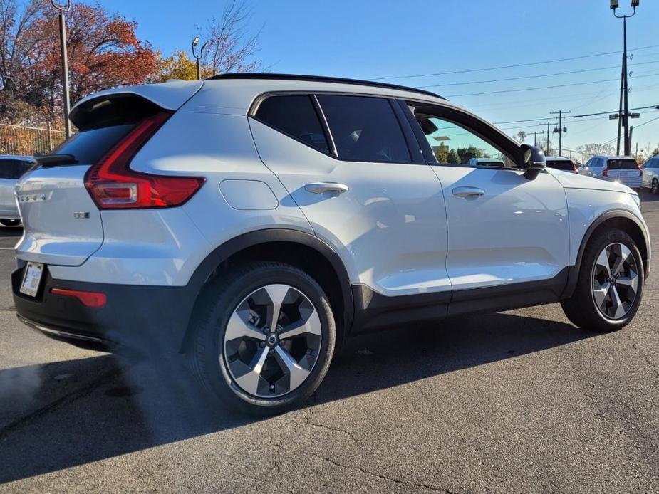 new 2024 Volvo XC40 car, priced at $43,995