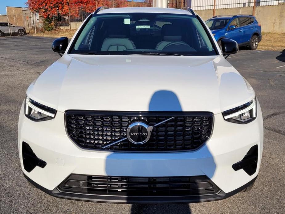 new 2024 Volvo XC40 car, priced at $43,995