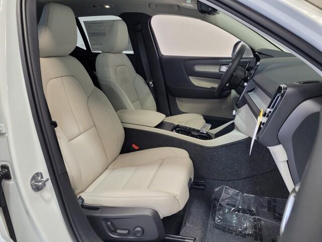new 2025 Volvo XC40 car, priced at $51,565