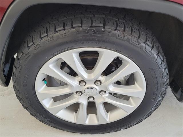 used 2017 Jeep Grand Cherokee car, priced at $18,390