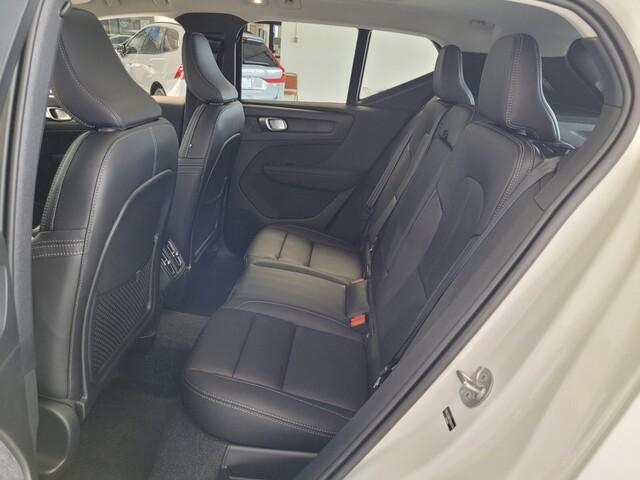 new 2026 Volvo XC40 car