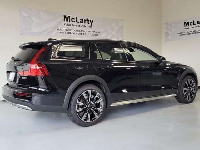 new 2025 Volvo V60 Cross Country car, priced at $58,525