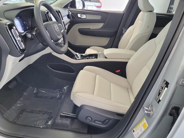 new 2025 Volvo XC40 car, priced at $48,335