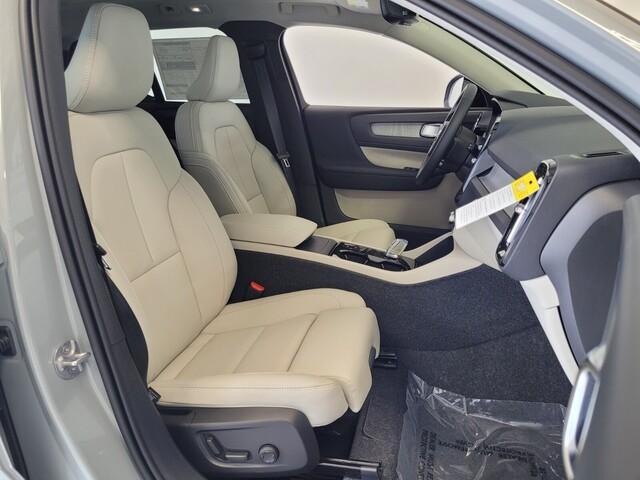 new 2025 Volvo XC40 car, priced at $48,335