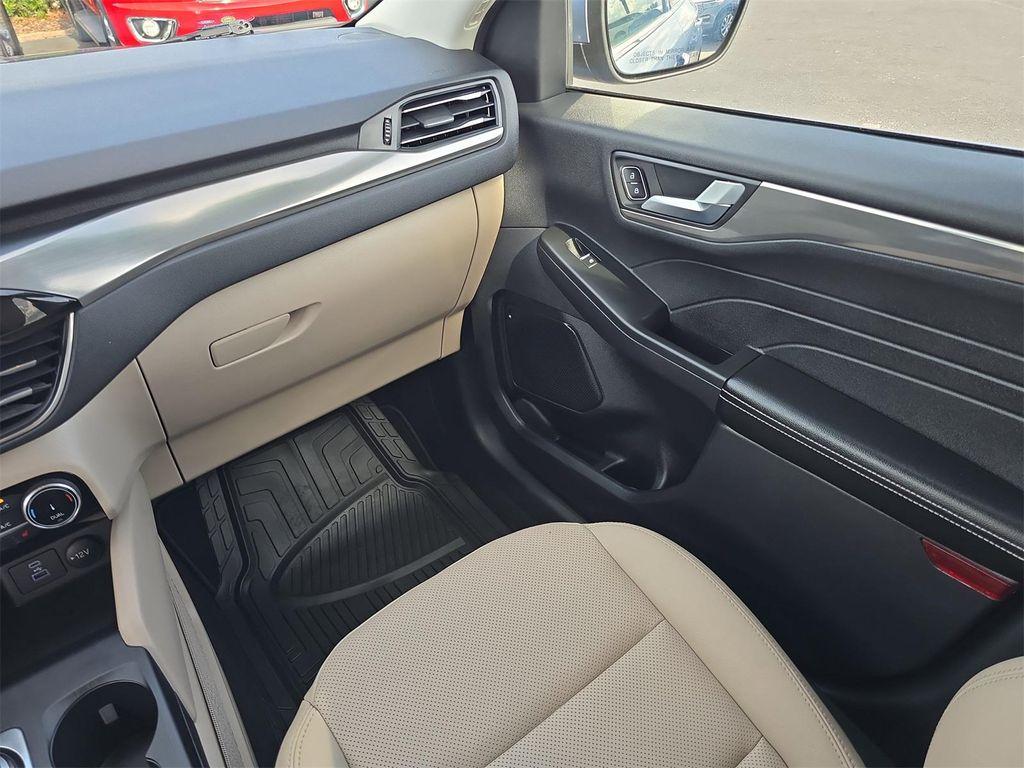 used 2022 Ford Escape car, priced at $25,871