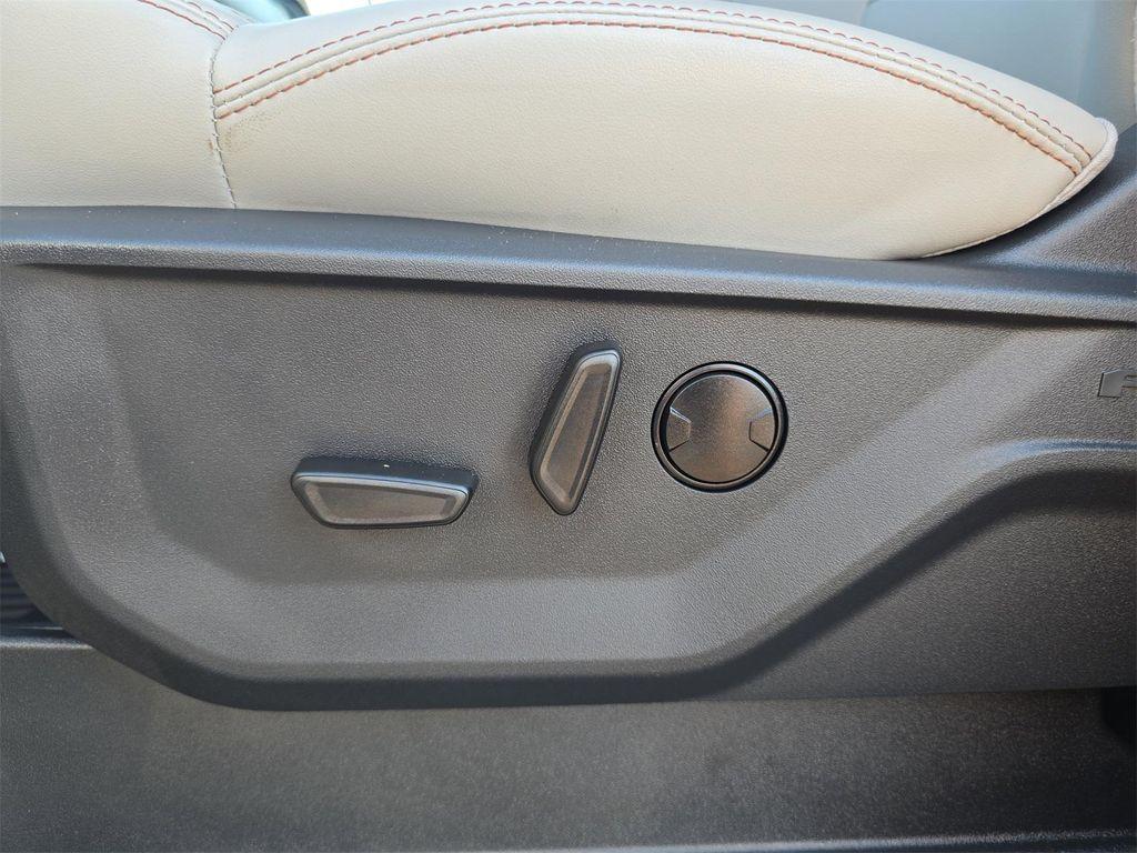 new 2025 Ford Expedition car, priced at $66,078