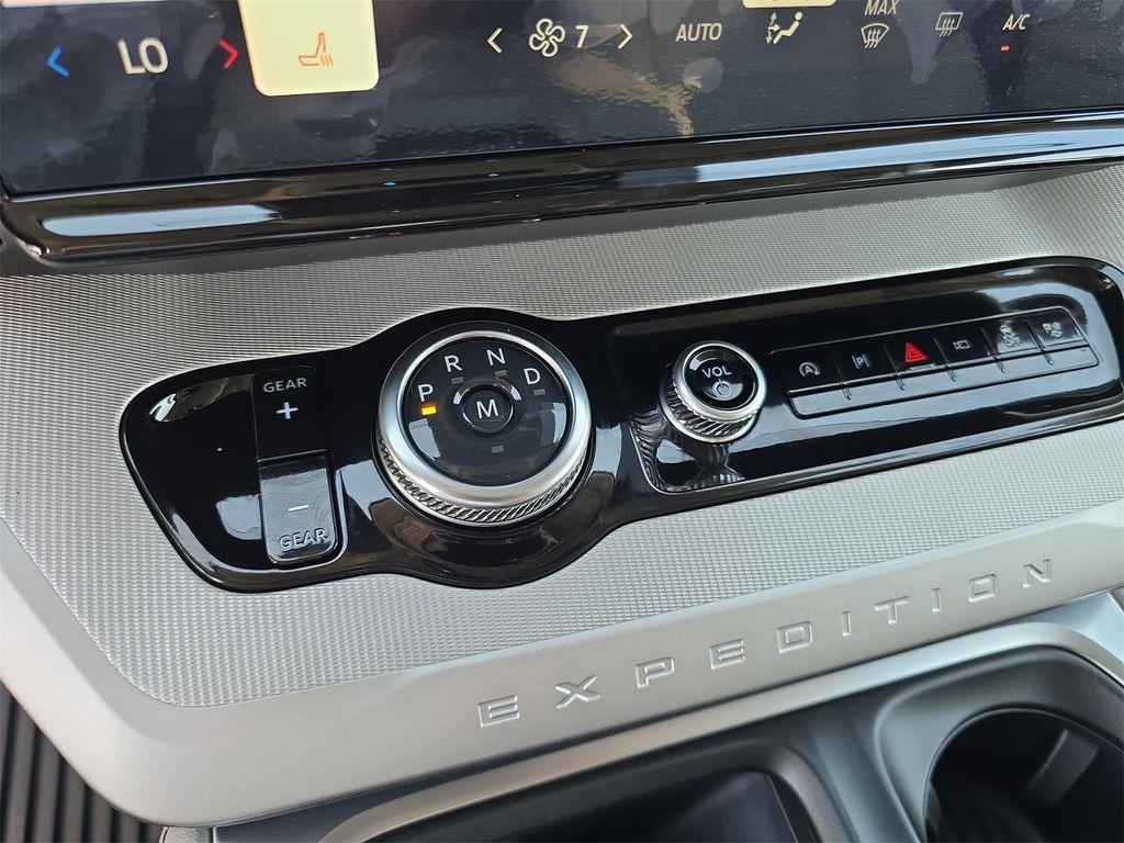 new 2025 Ford Expedition car, priced at $66,078