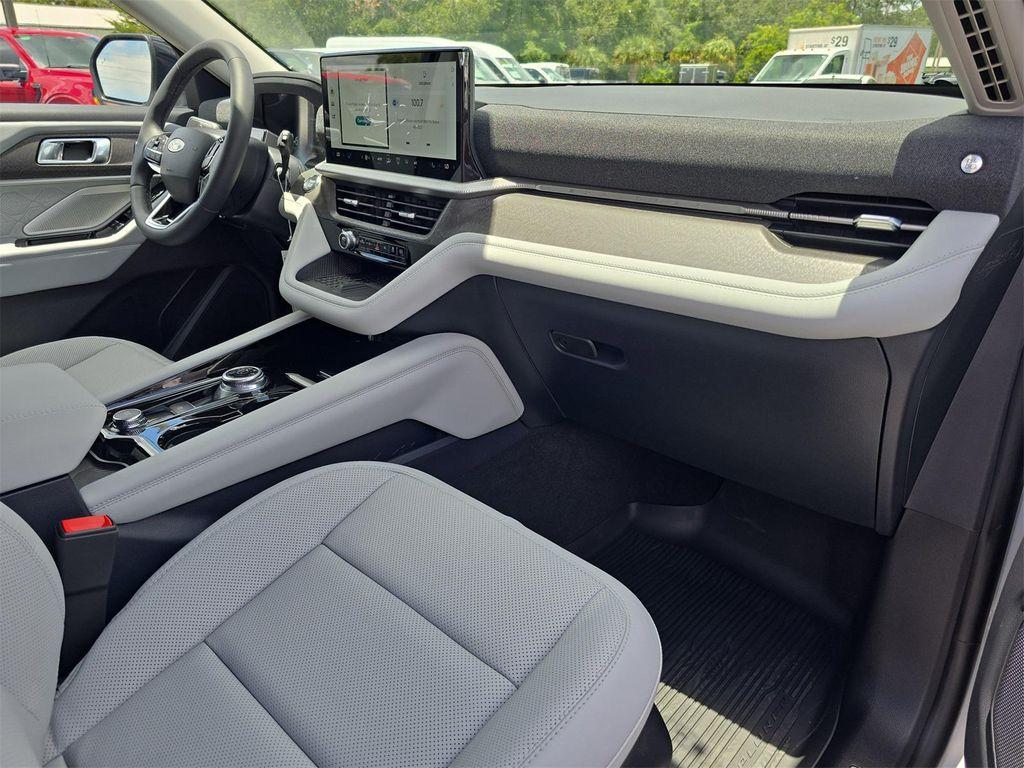 new 2025 Ford Explorer car, priced at $55,122