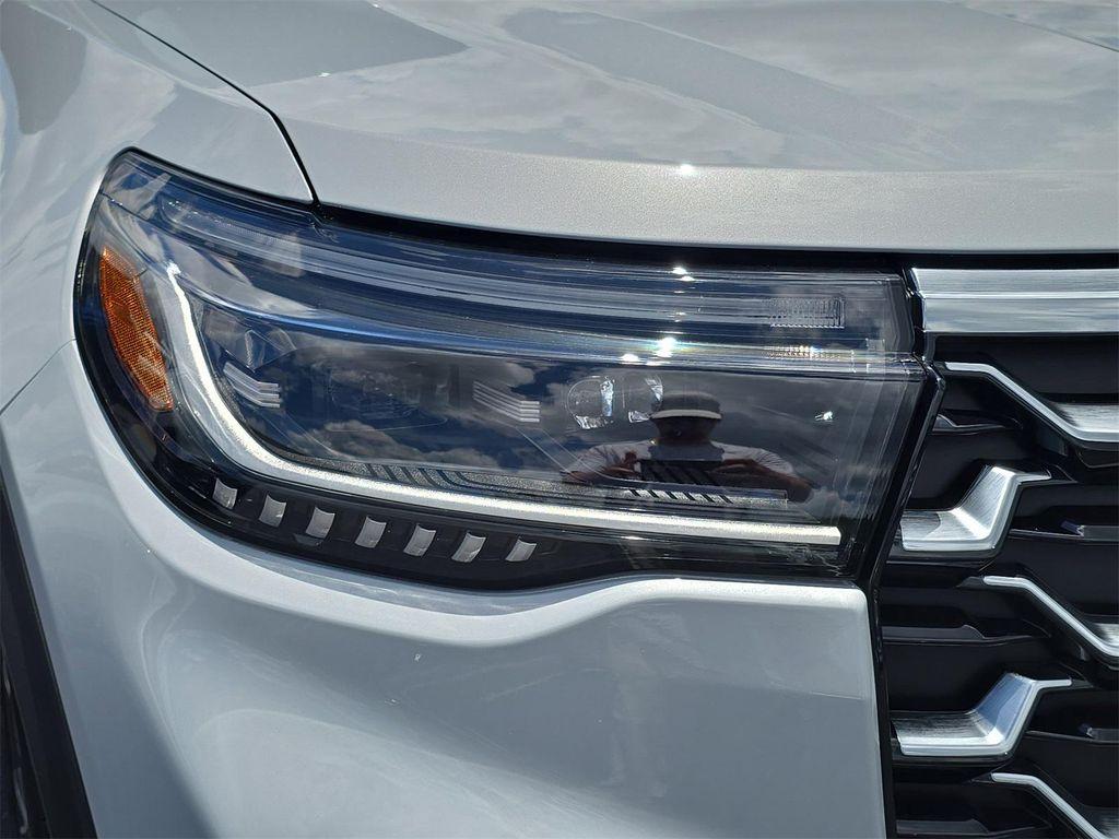 new 2025 Ford Explorer car, priced at $55,122