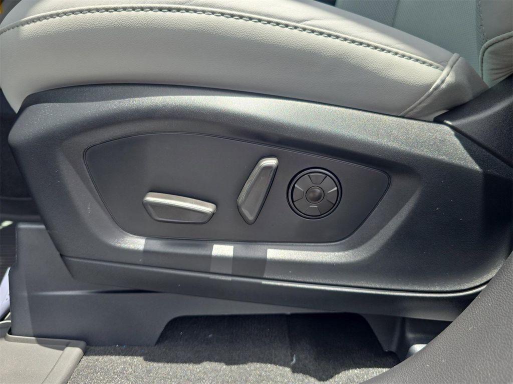 new 2025 Ford Explorer car, priced at $55,122