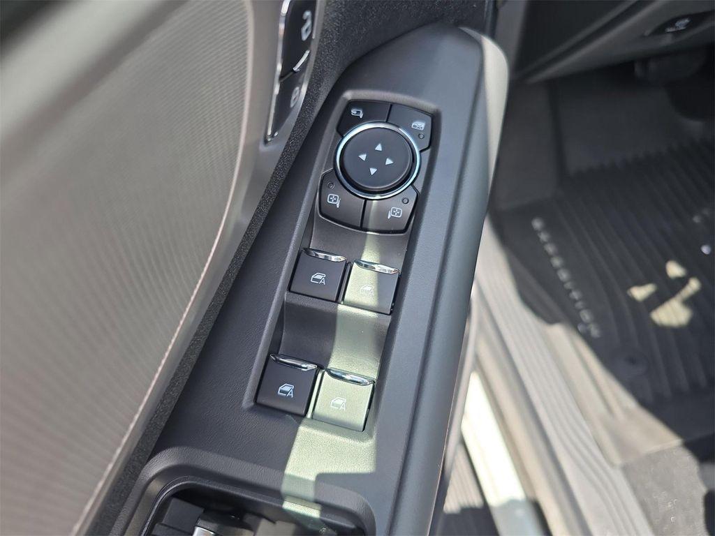 new 2025 Ford Expedition car, priced at $70,260
