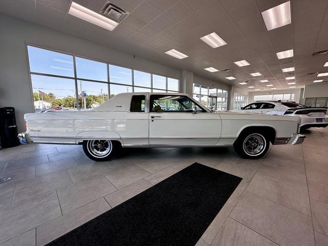 used 1976 Lincoln Town Car car, priced at $26,972