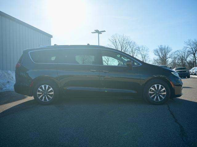 used 2021 Chrysler Pacifica Hybrid car, priced at $23,192