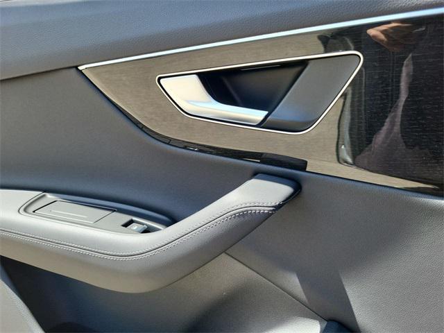 new 2025 Audi Q7 car, priced at $77,449
