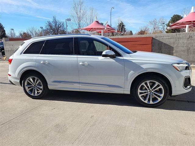 new 2025 Audi Q7 car, priced at $76,689