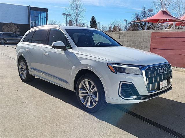 new 2025 Audi Q7 car, priced at $76,689