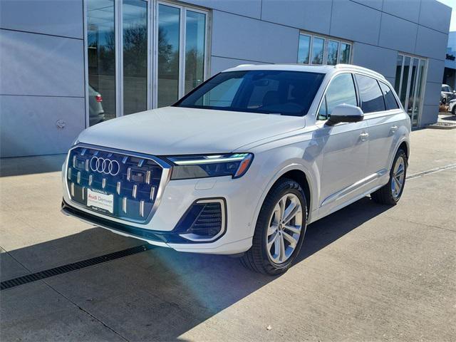 new 2025 Audi Q7 car, priced at $76,689