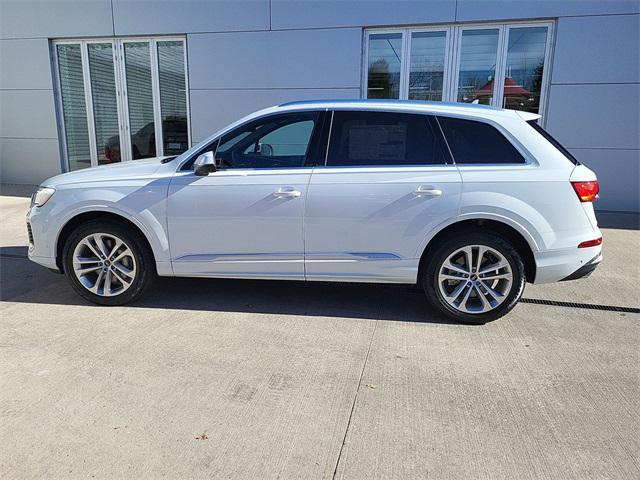 new 2025 Audi Q7 car, priced at $76,689