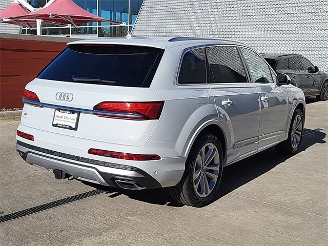 new 2025 Audi Q7 car, priced at $76,689