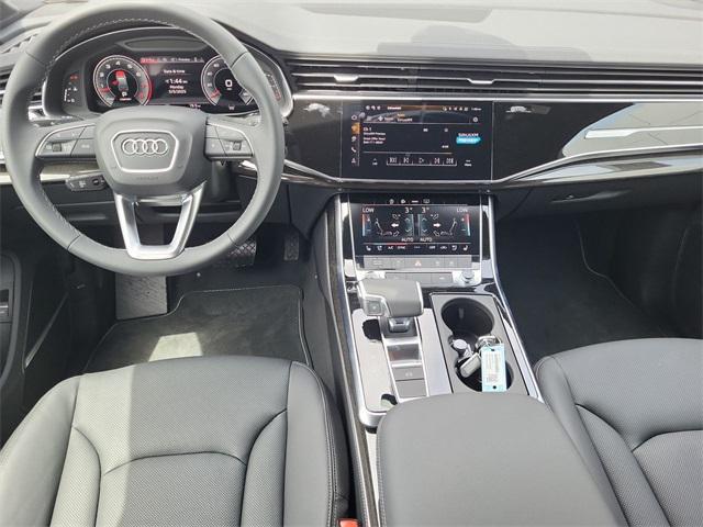 new 2025 Audi Q7 car, priced at $77,449