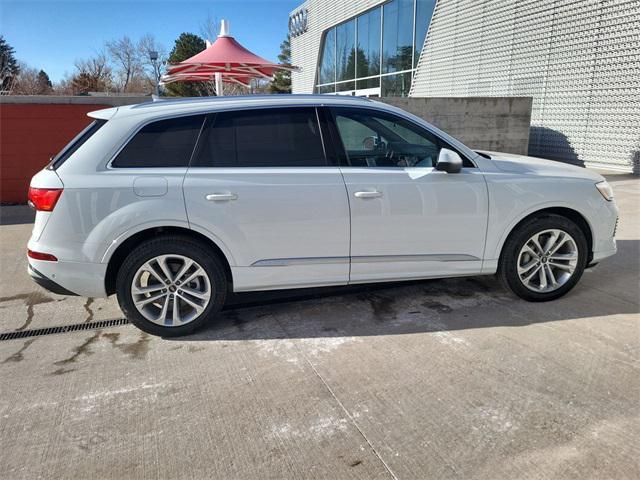 new 2025 Audi Q7 car, priced at $76,689