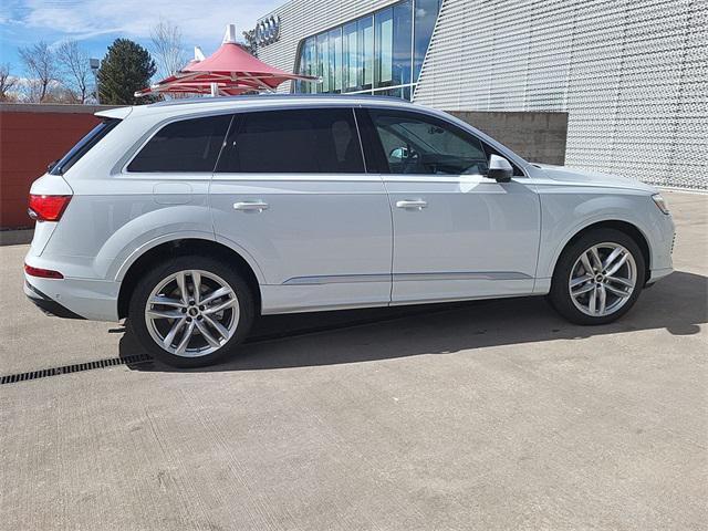 new 2025 Audi Q7 car, priced at $77,449