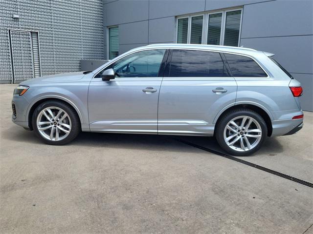 new 2025 Audi Q7 car, priced at $77,514