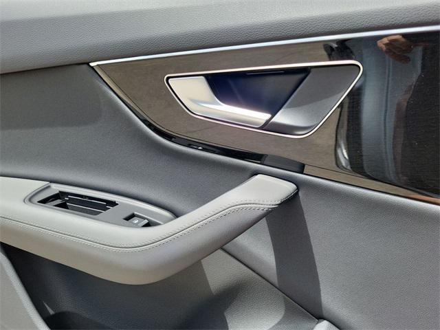 new 2025 Audi Q7 car, priced at $77,514