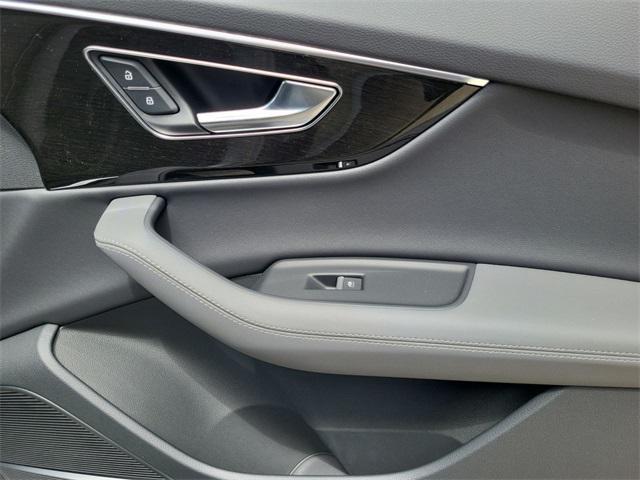 new 2025 Audi Q7 car, priced at $77,514