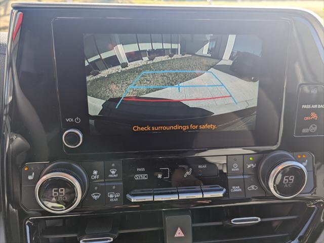 used 2023 Toyota Highlander car, priced at $39,995