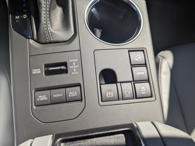 used 2023 Toyota Highlander car, priced at $39,995