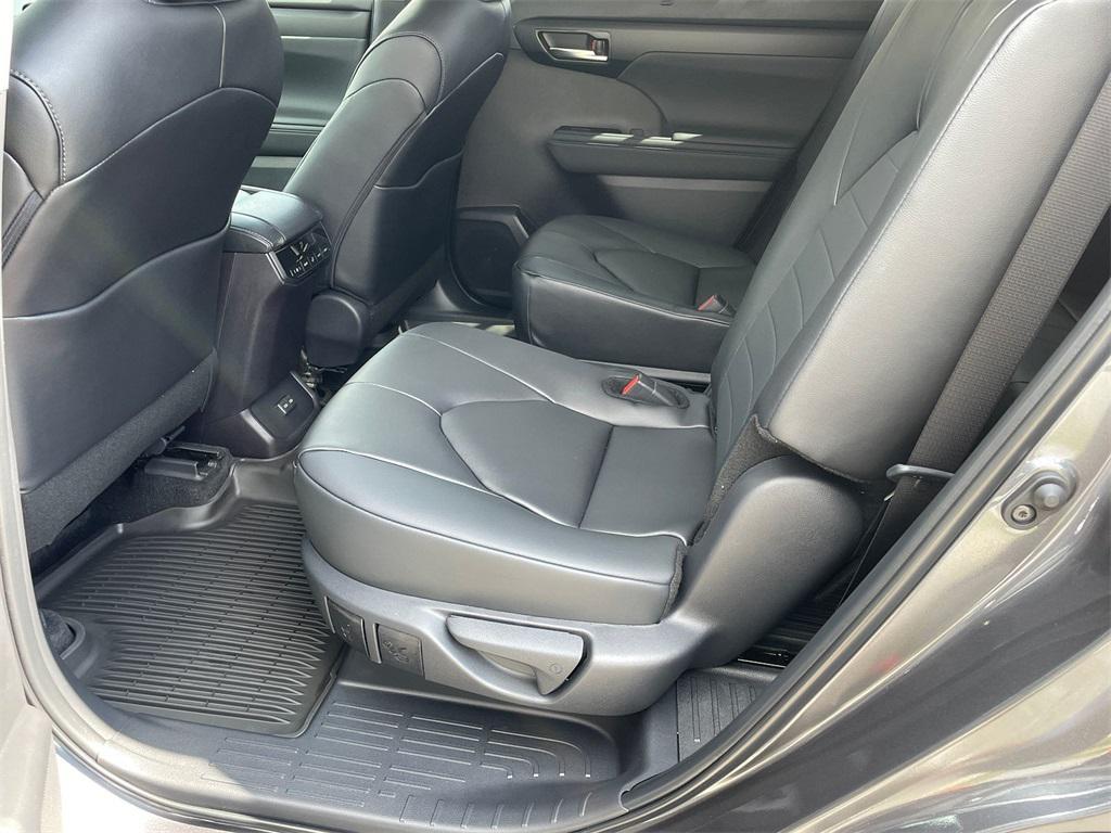 new 2025 Toyota Highlander car, priced at $47,473