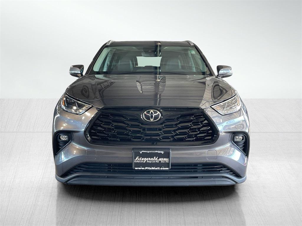 used 2022 Toyota Highlander car, priced at $34,995