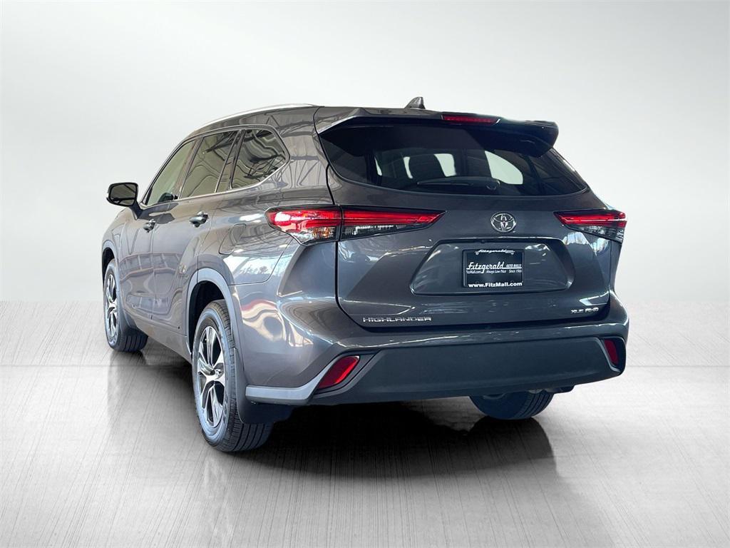 used 2022 Toyota Highlander car, priced at $34,995