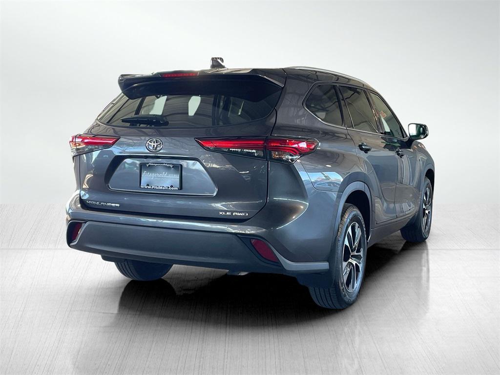 used 2022 Toyota Highlander car, priced at $34,995