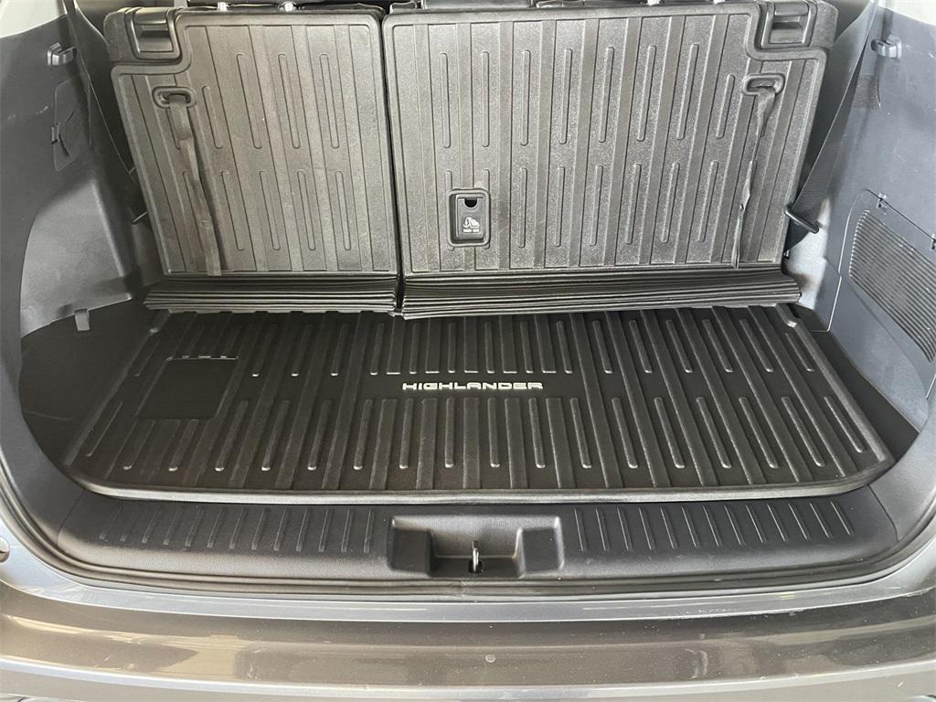 used 2022 Toyota Highlander car, priced at $34,995