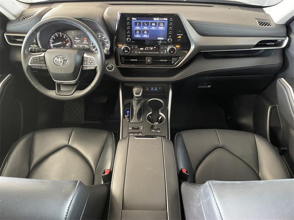 used 2022 Toyota Highlander car, priced at $34,995