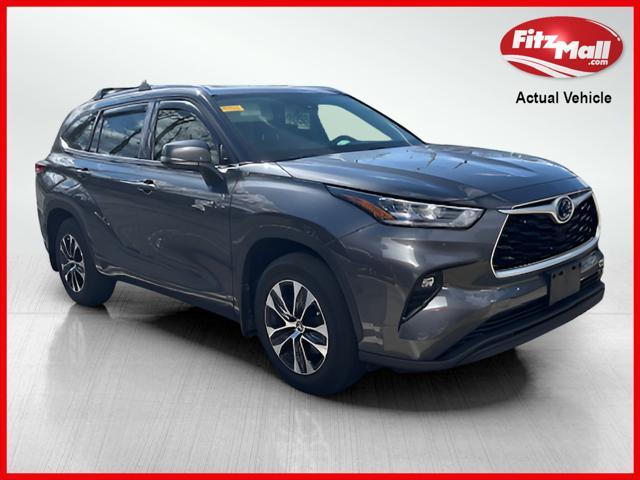 used 2020 Toyota Highlander Hybrid car, priced at $29,295