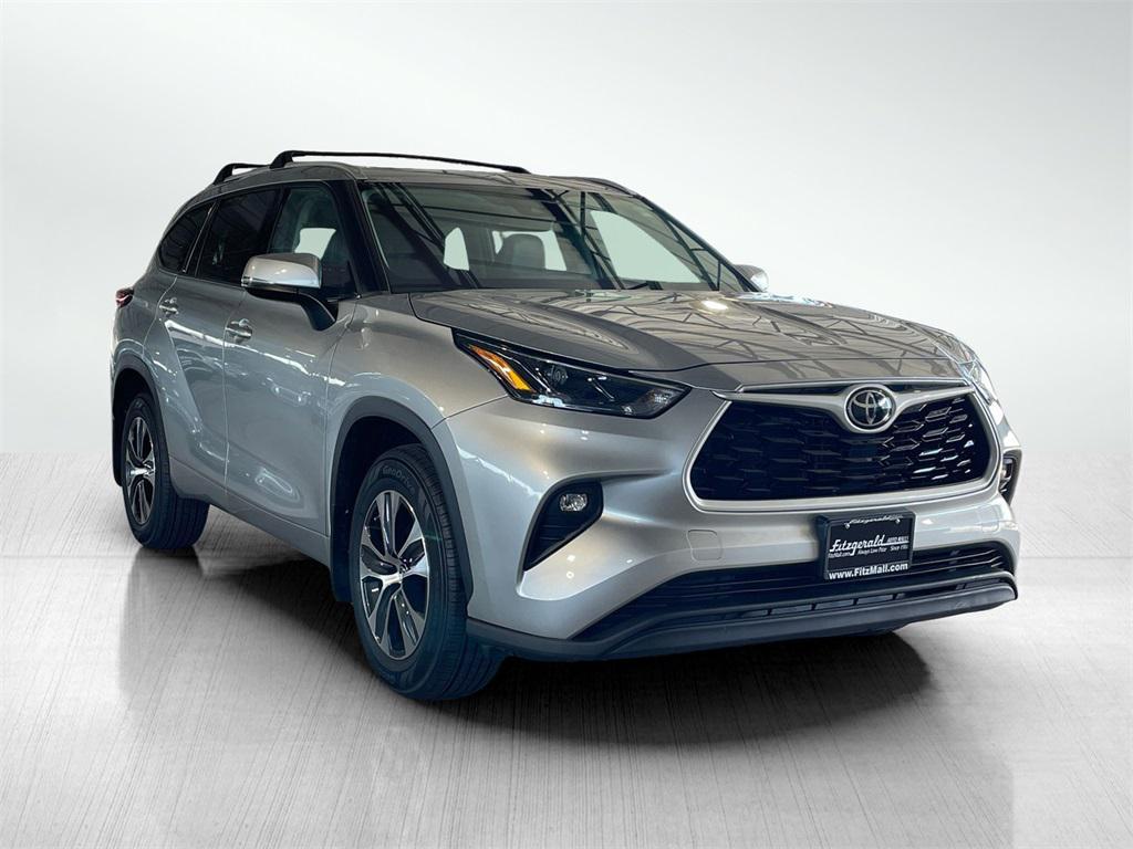 used 2022 Toyota Highlander car, priced at $32,595