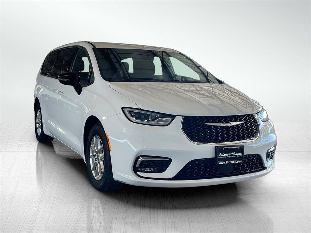 used 2024 Chrysler Pacifica car, priced at $29,795