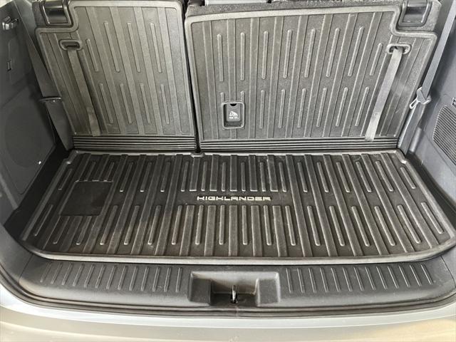 used 2024 Toyota Highlander Hybrid car, priced at $49,995