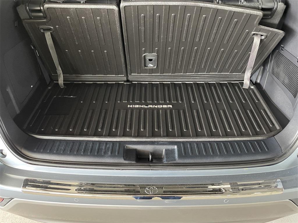 used 2022 Toyota Highlander car, priced at $43,495