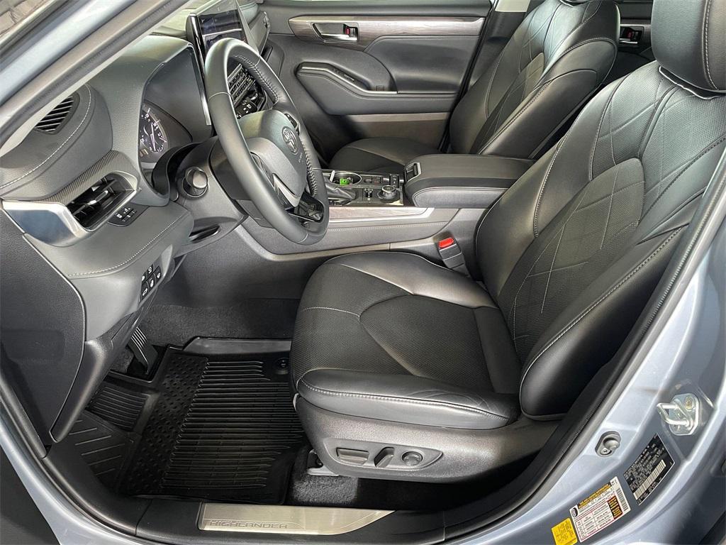 used 2022 Toyota Highlander car, priced at $43,495