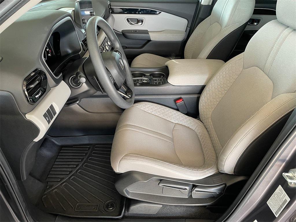 used 2024 Honda Pilot car, priced at $32,995