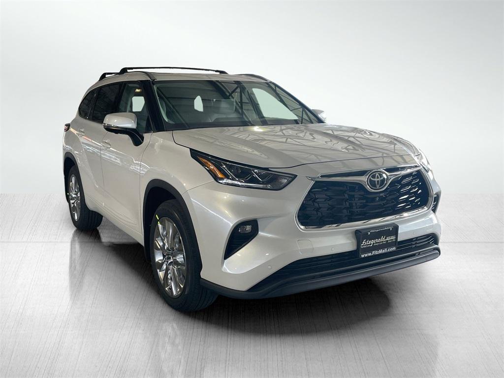new 2026 Toyota Highlander car, priced at $53,302
