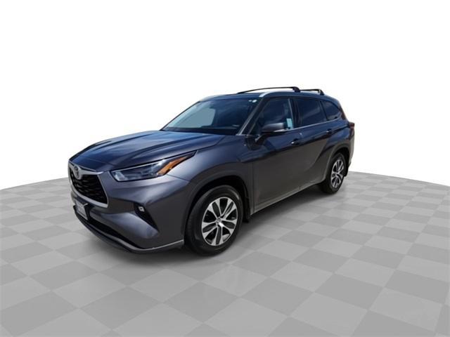 used 2022 Toyota Highlander car, priced at $35,985