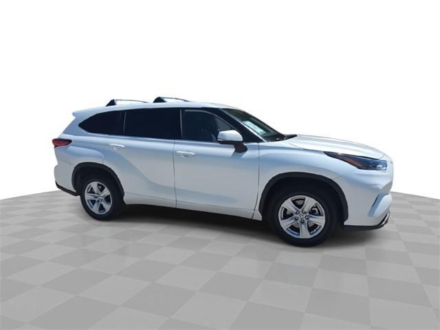 used 2022 Toyota Highlander car, priced at $27,998