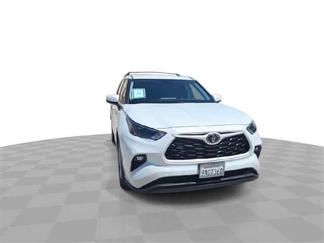 used 2022 Toyota Highlander car, priced at $27,998