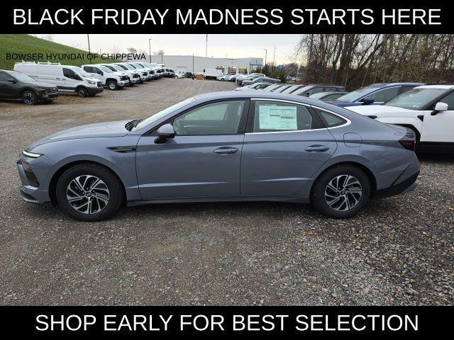 new 2026 Hyundai Sonata Hybrid car, priced at $28,042